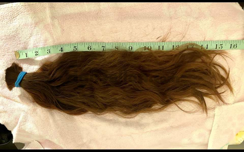 More than 15 inches total, most hair is probably around 14 inches